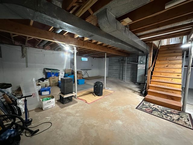 33 Kelleys Pond Road, West Dennis, MA 02670