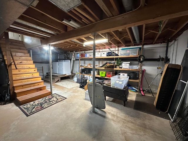 33 Kelleys Pond Road, West Dennis, MA 02670