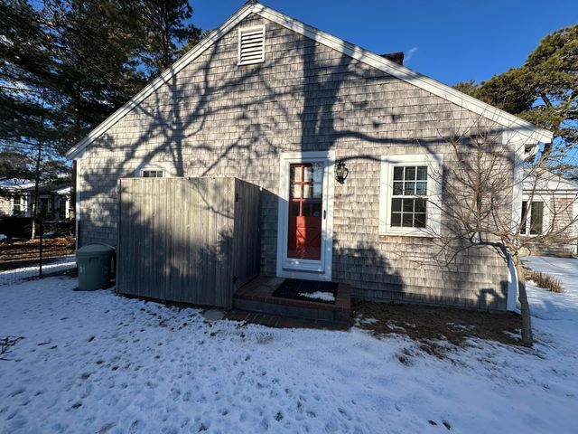 33 Kelleys Pond Road, West Dennis, MA 02670