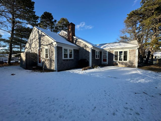 33 Kelleys Pond Road, West Dennis, MA 02670