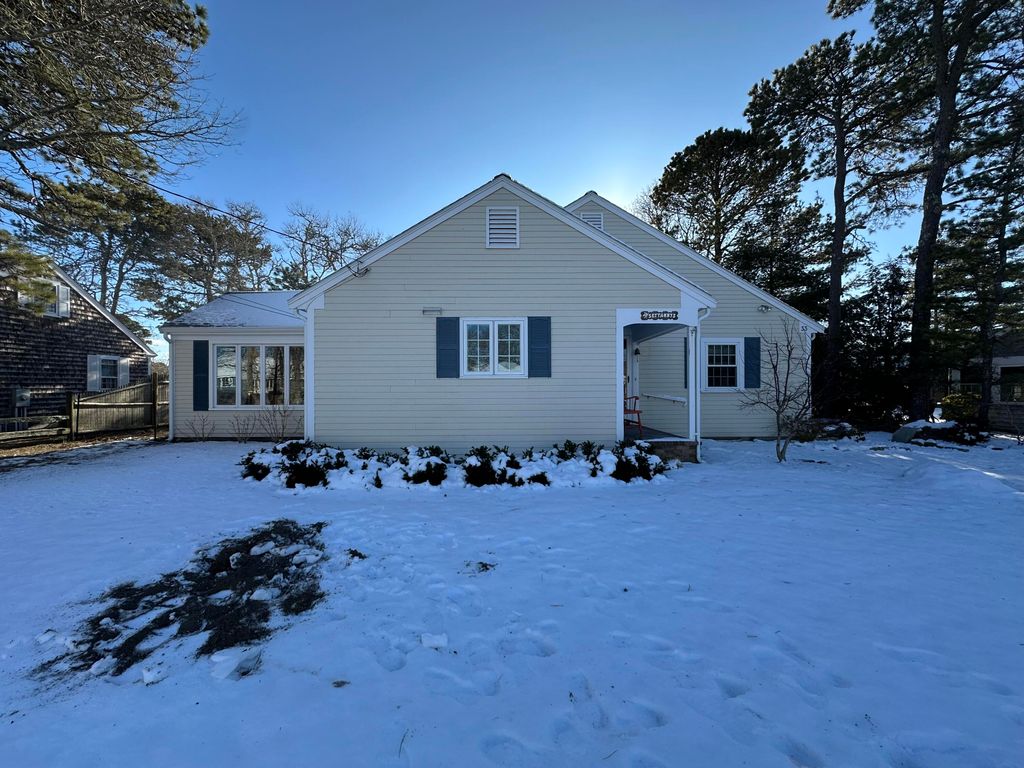 33 Kelleys Pond Road, West Dennis, MA 02670