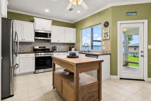 237 Vivian Road, Onalaska, TX 77360