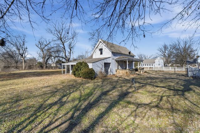 205 S Locust Street, Oologah, OK 74053