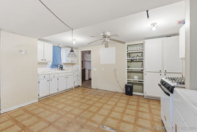 205 S Locust Street, Oologah, OK 74053