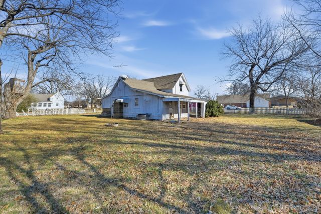 205 S Locust Street, Oologah, OK 74053