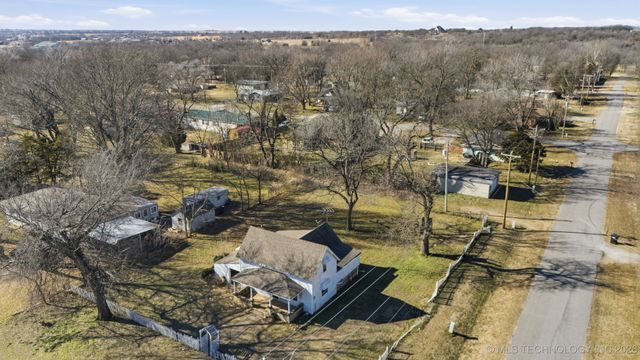 205 S Locust Street, Oologah, OK 74053