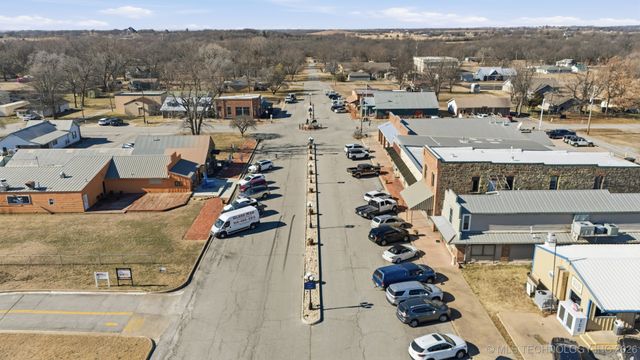 205 S Locust Street, Oologah, OK 74053
