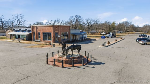 205 S Locust Street, Oologah, OK 74053
