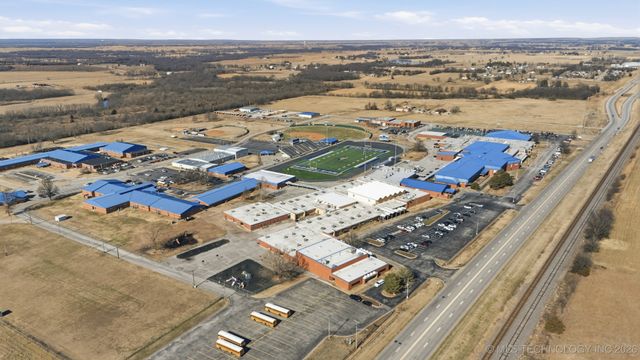 205 S Locust Street, Oologah, OK 74053