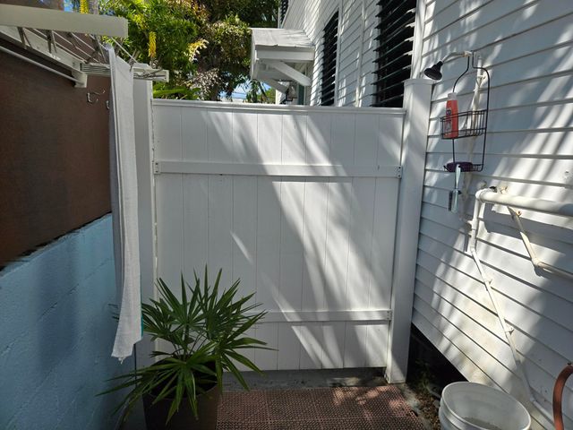 1830 Fogarty Ave Apt 4, Key West, FL 33040