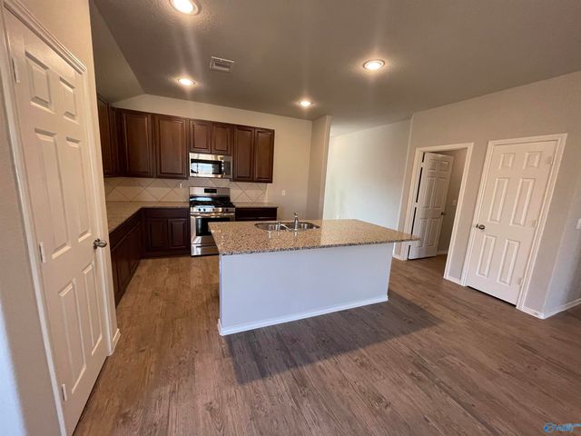 4018 Mckenzie Drive, Decatur, AL 35603