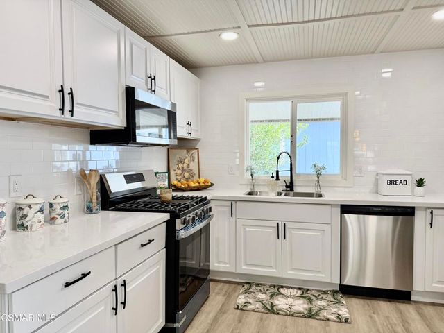 21 Poinsettia Gardens Drive 21, Ventura, CA 93004