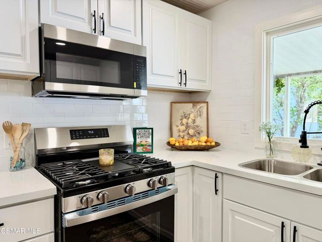21 Poinsettia Gardens Drive 21, Ventura, CA 93004