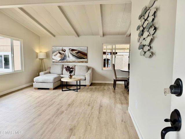 21 Poinsettia Gardens Drive 21, Ventura, CA 93004