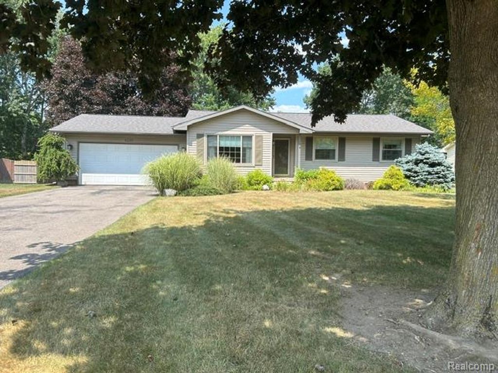 6220 Thorncliff Drive, Mundy Township, MI 48473