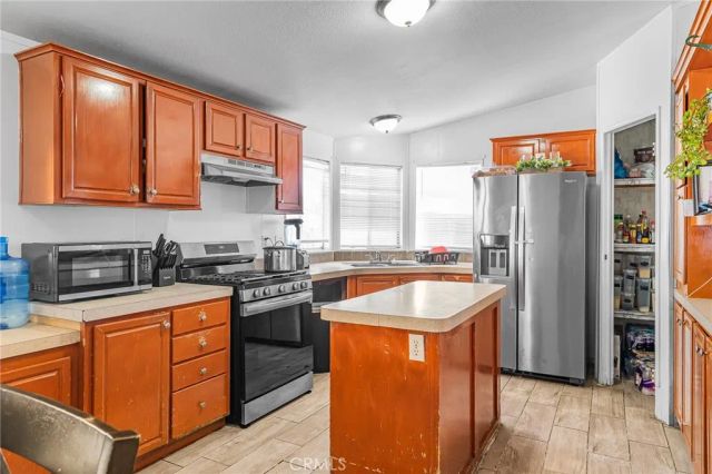 310 E Philadelphia 73, Ontario, CA 91761