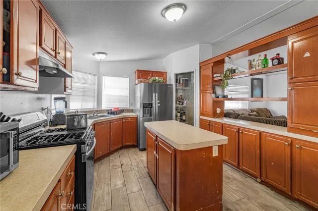 310 E Philadelphia 73, Ontario, CA 91761