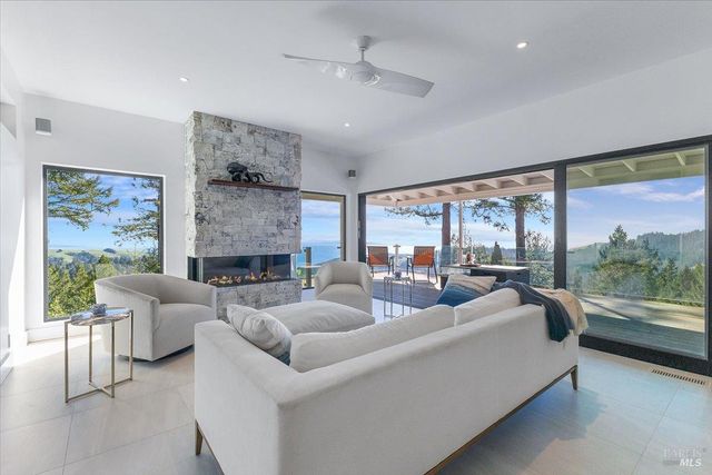 3100 Muniz Ranch Rd, Jenner, CA 95450