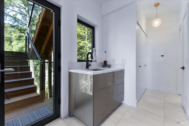 3100 Muniz Ranch Rd, Jenner, CA 95450