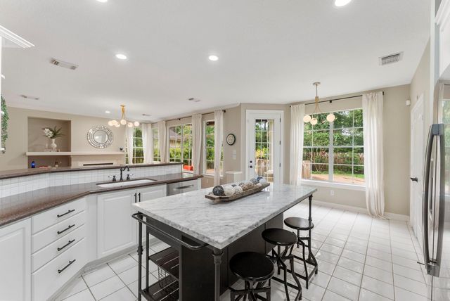 66 Candle Pine Place, The Woodlands, TX 77381