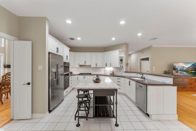66 Candle Pine Place, The Woodlands, TX 77381