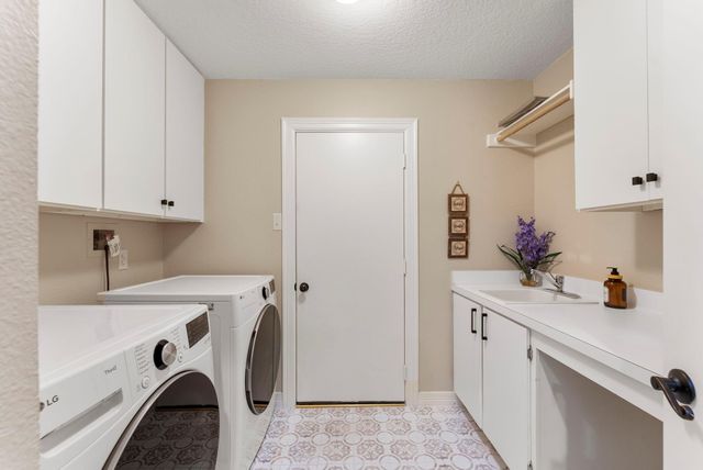 66 Candle Pine Place, The Woodlands, TX 77381