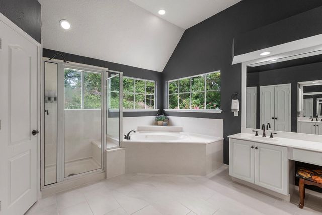 66 Candle Pine Place, The Woodlands, TX 77381