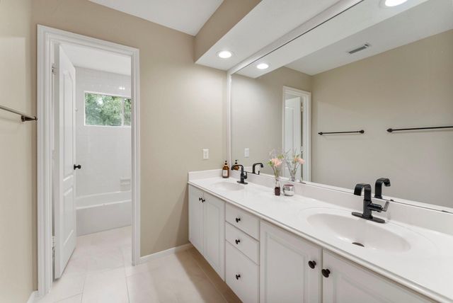66 Candle Pine Place, The Woodlands, TX 77381