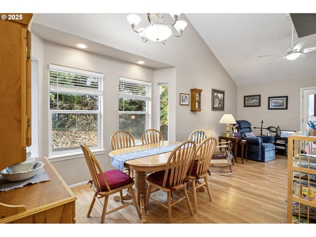 1732 E SIXTH Ave, Sutherlin, OR 97479