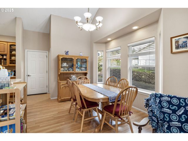 1732 E SIXTH Ave, Sutherlin, OR 97479