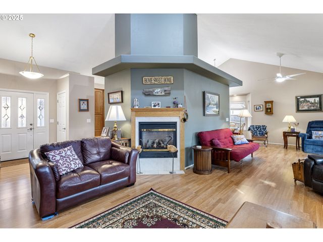 1732 E SIXTH Ave, Sutherlin, OR 97479