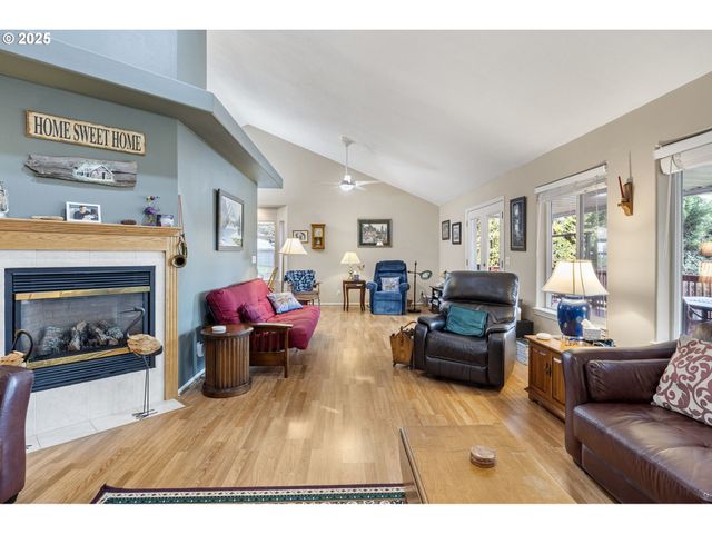 1732 E SIXTH Ave, Sutherlin, OR 97479