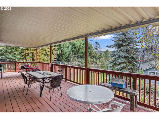 1732 E SIXTH Ave, Sutherlin, OR 97479