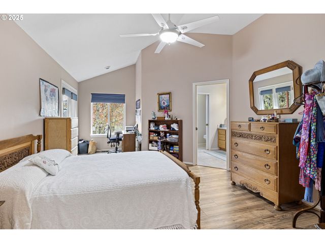 1732 E SIXTH Ave, Sutherlin, OR 97479