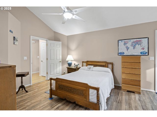 1732 E SIXTH Ave, Sutherlin, OR 97479