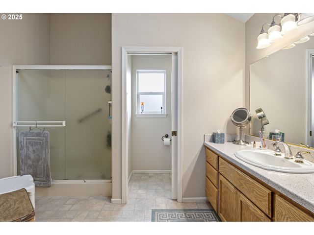 1732 E SIXTH Ave, Sutherlin, OR 97479