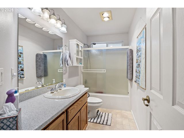 1732 E SIXTH Ave, Sutherlin, OR 97479