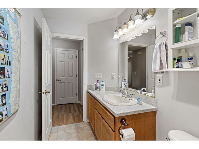 1732 E SIXTH Ave, Sutherlin, OR 97479