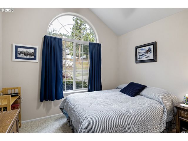 1732 E SIXTH Ave, Sutherlin, OR 97479