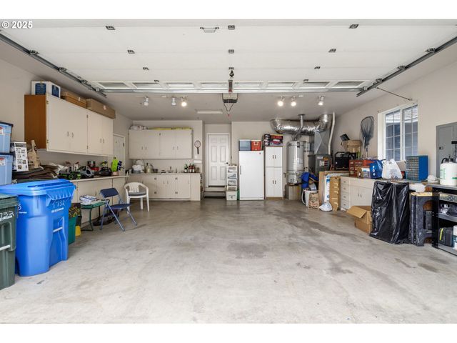 1732 E SIXTH Ave, Sutherlin, OR 97479