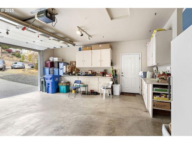 1732 E SIXTH Ave, Sutherlin, OR 97479