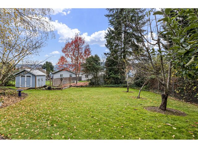 1732 E SIXTH Ave, Sutherlin, OR 97479