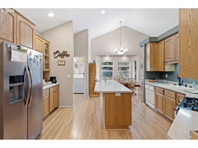 1732 E SIXTH Ave, Sutherlin, OR 97479