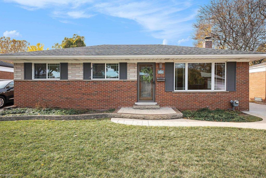 29649 Dover Avenue, Warren, MI 48088