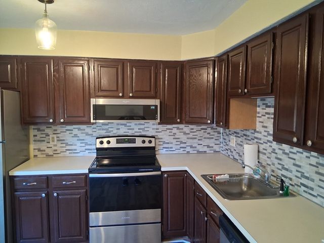 191 Tall Oaks Dr C, Weymouth, MA 02190