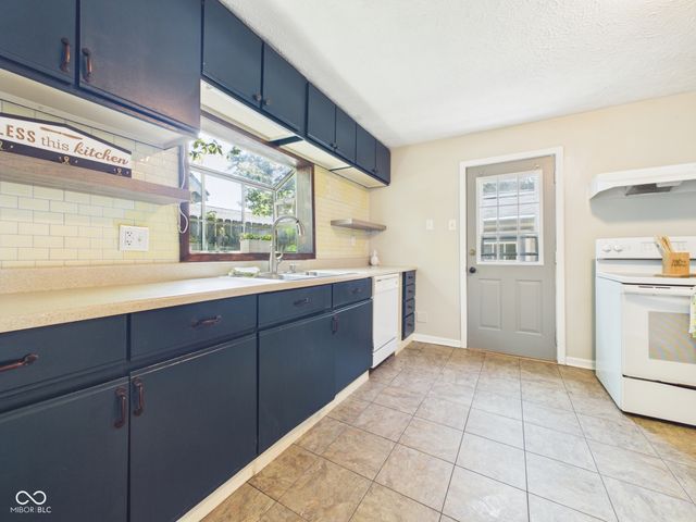 9 Dixie Drive, Anderson, IN 46016