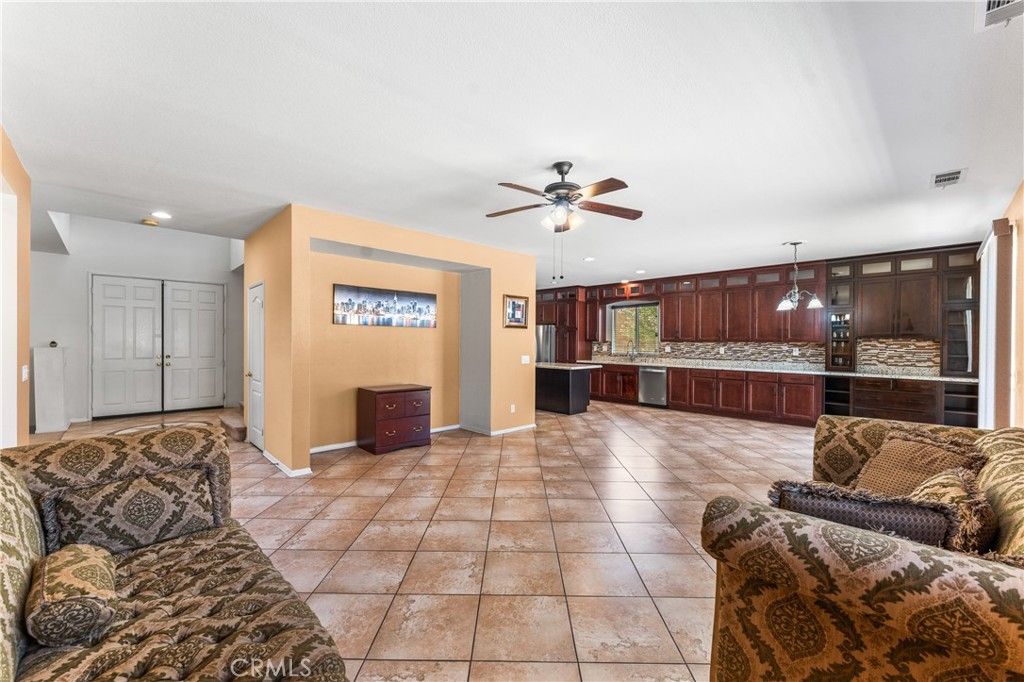 Image 12 of property listing at 43203 Fanchon Avenue, Lancaster, CA 93536