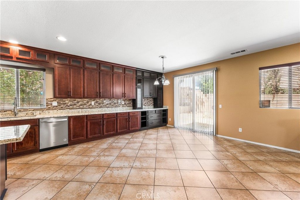 Image 16 of property listing at 43203 Fanchon Avenue, Lancaster, CA 93536