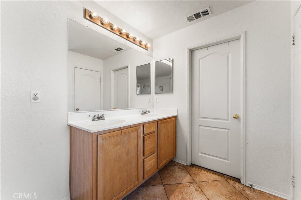 Image 40 of property listing at 43203 Fanchon Avenue, Lancaster, CA 93536