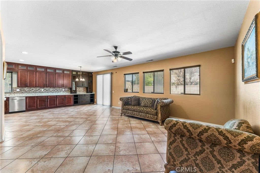 Image 8 of property listing at 43203 Fanchon Avenue, Lancaster, CA 93536